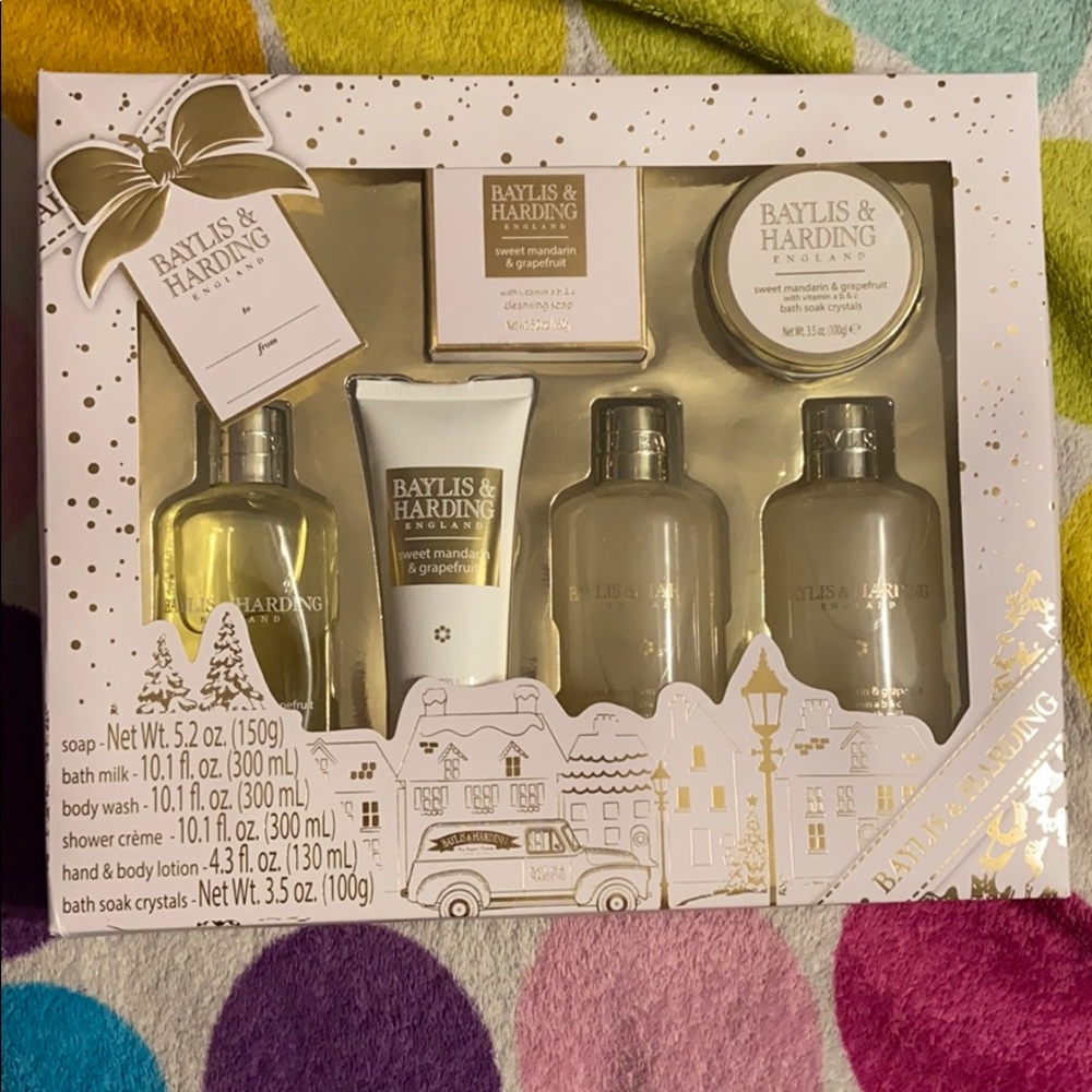 Bath and shower gift set